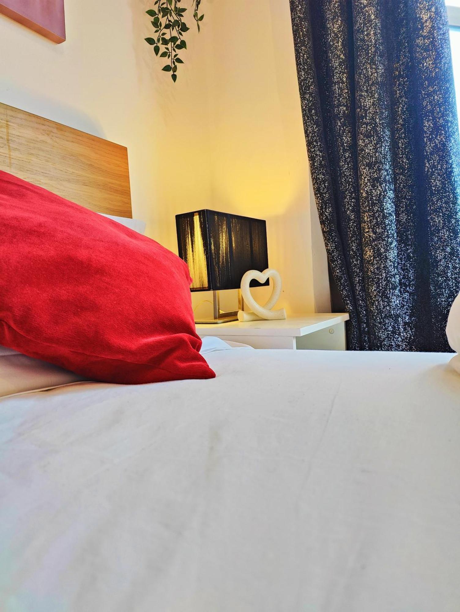 Crystal's Cozy * Canvey Island